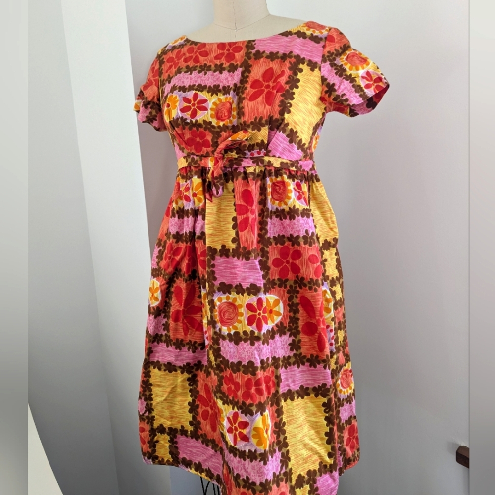 Vintage 1960s - Hawaiian Babydoll Style Dress